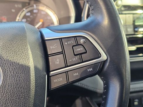 Used 2022 Toyota Highlander XLE image 33