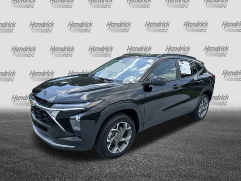 Used 2025 Chevrolet Trax LT w/ LT Convenience Package FWD image 5