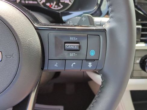 Used 2025 Nissan Pathfinder SL FWD image 23