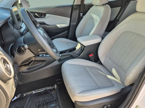 Certified 2023 Hyundai Kona SEL AWD/4WD image 17