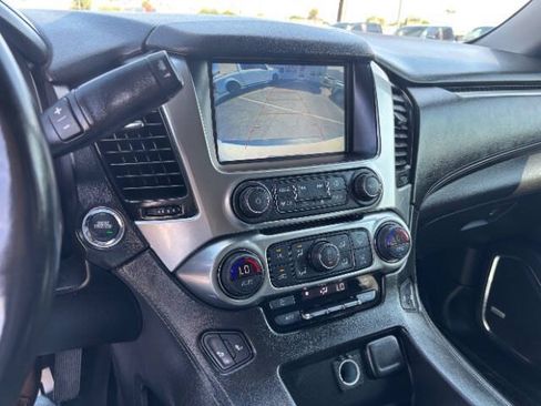 Used 2018 Chevrolet Suburban LT w/ Luxury Package RWD image 12