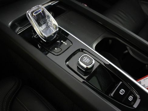 Used 2022 Volvo XC60 B5 Inscription w/ Climate Package image 15