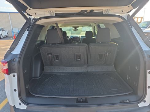 Used 2020 Chevrolet Traverse LT image 13