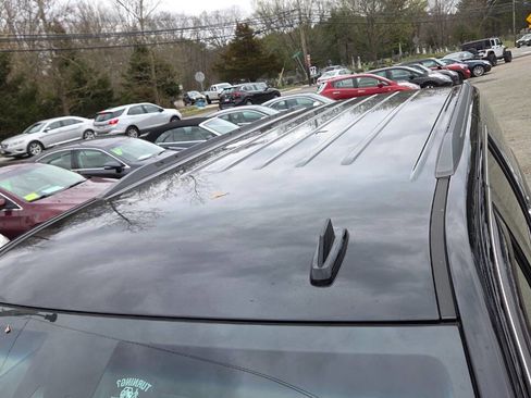 Used 2019 Chevrolet Suburban LT image 23