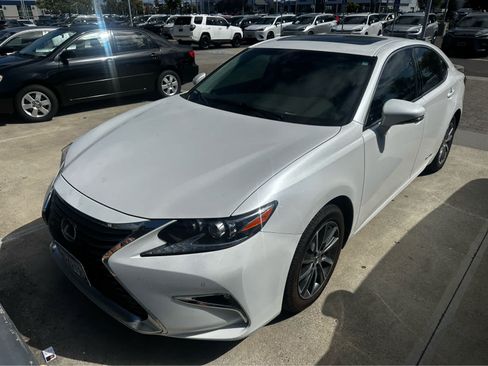 Used 2016 Lexus ES 300h w/ Luxury Package w/Wood Trim FWD image 2