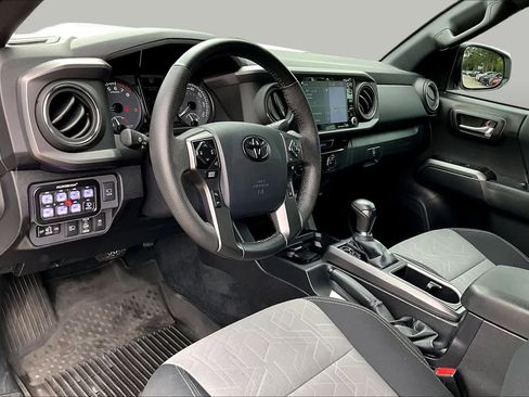 Used 2023 Toyota Tacoma TRD Off-Road w/ Advanced Technology Package AWD/4WD image 18
