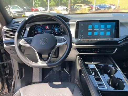 Used 2024 Volkswagen Atlas Cross Sport SE FWD image 17