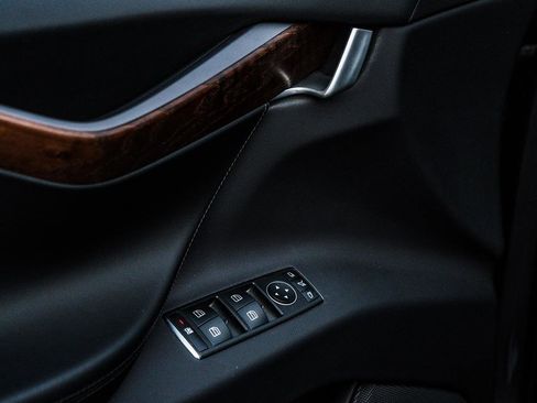 Used 2019 Tesla Model X 75D image 23