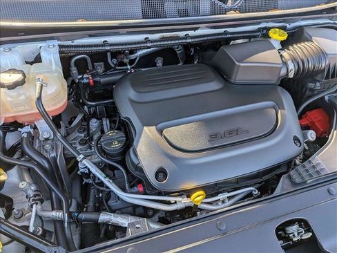 Used 2022 Chrysler Pacifica Touring-L image 11