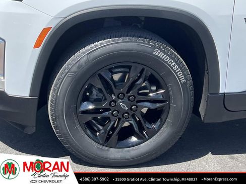 Certified 2023 Chevrolet Traverse LT FWD image 11