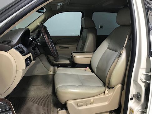 Used 2010 Cadillac Escalade Premium AWD/4WD image 11