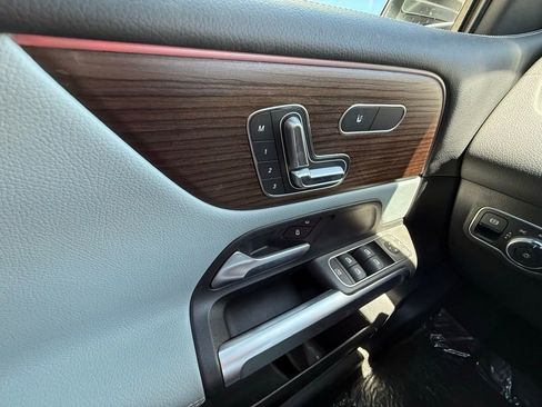 Used 2026 Mercedes-Benz GLB 250 image 17