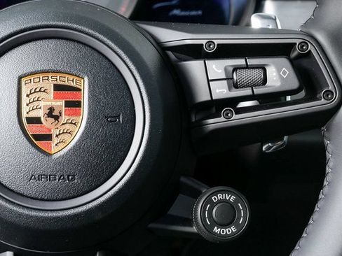 Certified 2026 Porsche Macan AWD/4WD image 12