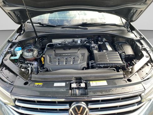 Used 2023 Volkswagen Tiguan SE AWD/4WD image 32