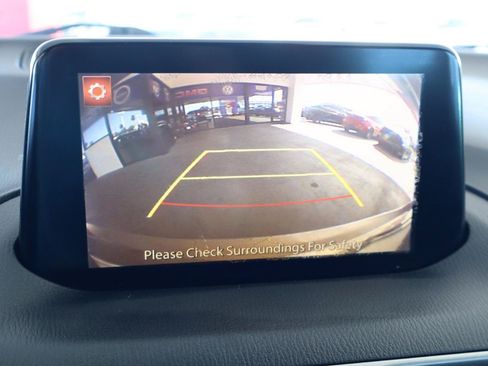 Used 2018 MAZDA MAZDA3 Touring FWD image 23