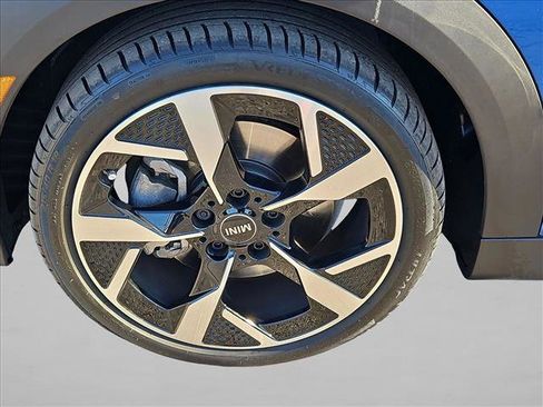 Certified 2025 MINI Cooper S image 22