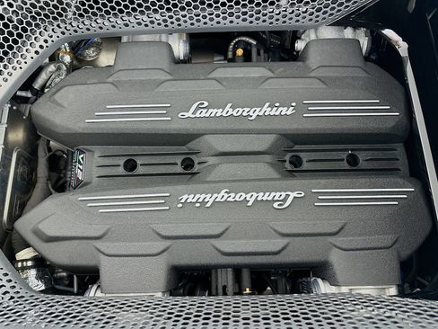 Used 2024 Lamborghini Revuelto AWD/4WD image 13