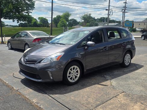 Used 2014 Toyota Prius V Three FWD image 2