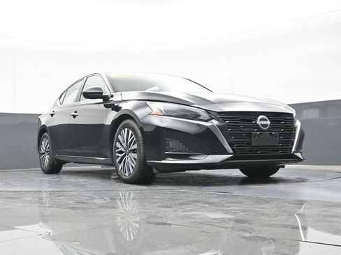 Used 2025 Nissan Altima 2.5 SV FWD image 52