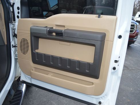 Used 2011 Ford F250 Lariat w/ Lariat Interior Pkg image 17