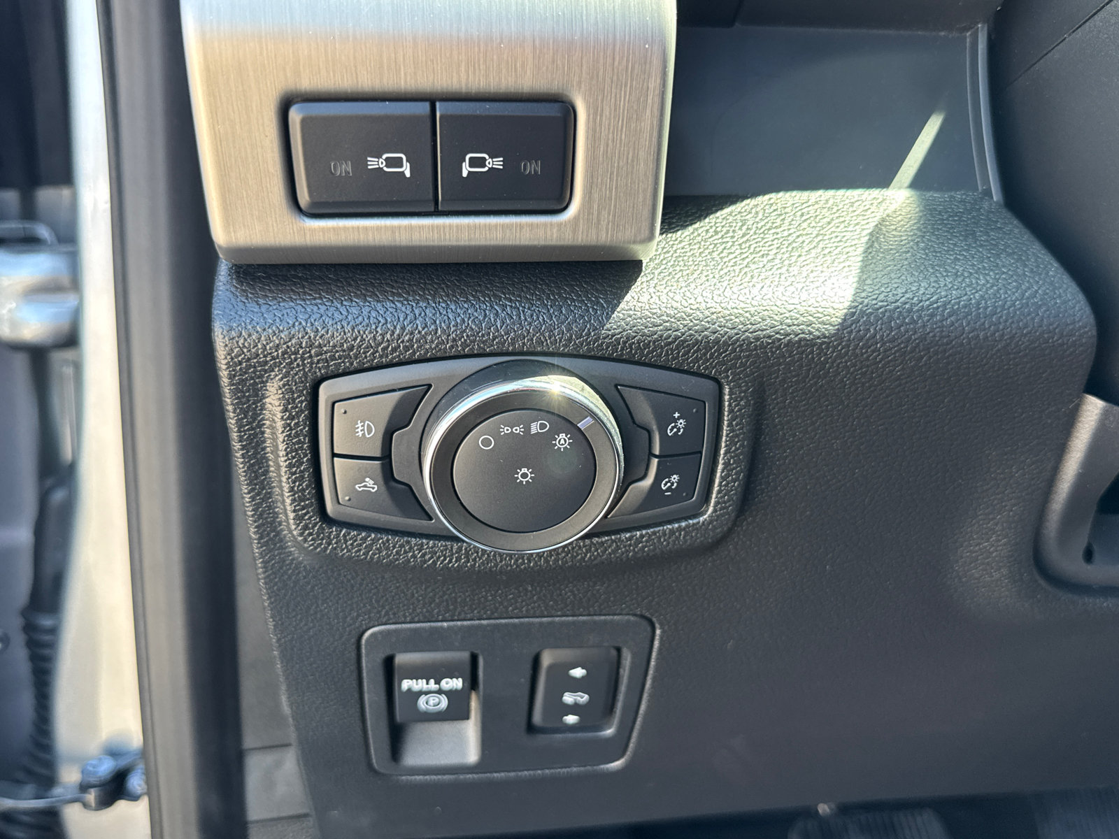 Used 2020 Ford F150 Platinum w/ Equipment Group 701A Luxury AWD/4WD image 18
