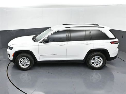 Used 2023 Jeep Grand Cherokee Laredo AWD/4WD image 41