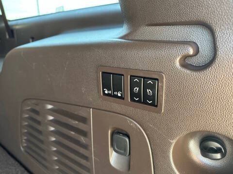Used 2019 Chevrolet Suburban Premier AWD/4WD image 10