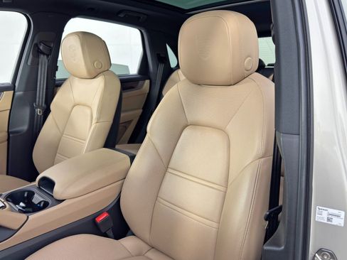 Used 2025 Porsche Cayenne E-Hybrid image 38