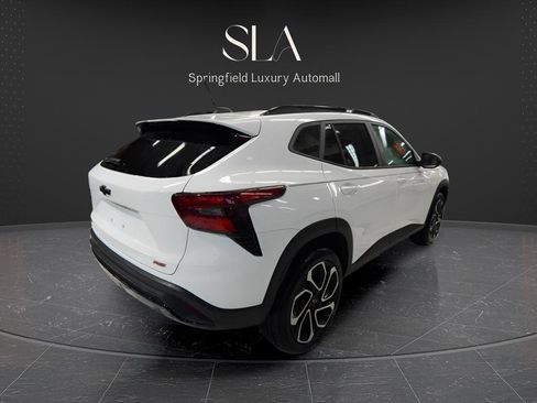 Used 2025 Chevrolet Trax RS w/ Sunroof Package image 3