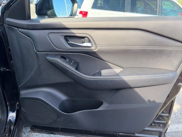Used 2024 Nissan Rogue SV w/ SV Premium Package FWD image 14