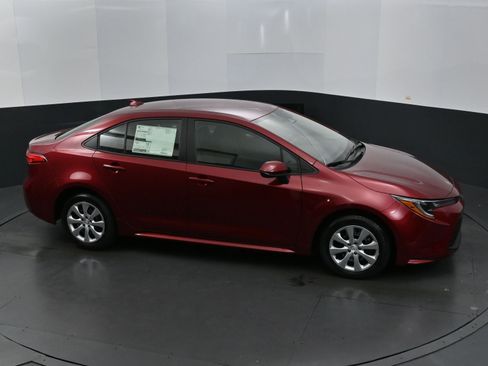 Used 2025 Toyota Corolla LE image 33