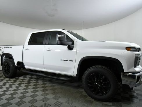 New 2026 Chevrolet Silverado 2500 LT image 9