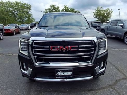 Used 2022 GMC Yukon XL SLT w/ SLT Premium Package AWD/4WD image 3