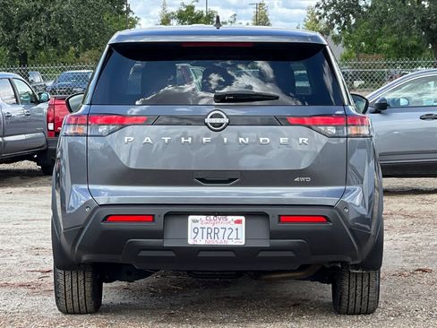 Used 2025 Nissan Pathfinder S image 8