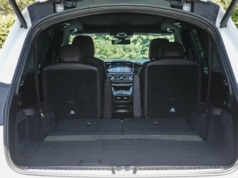 Used 2021 Mercedes-Benz GLS 450 4MATIC image 25