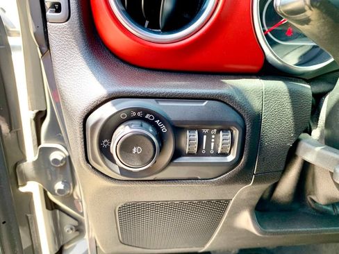 Used 2019 Jeep Wrangler Unlimited Rubicon AWD/4WD image 30
