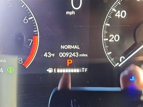 Certified 2025 Honda HR-V Sport image 12