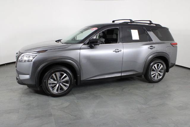 Certified 2023 Nissan Pathfinder SL w/ Black Appearance Package FWD image 14