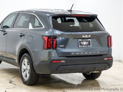 Used 2022 Kia Sorento LX image 9