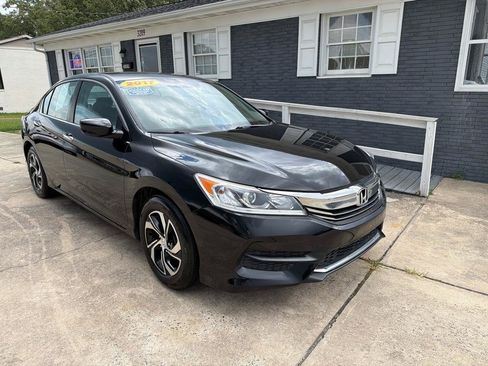Used 2017 Honda Accord LX image 2
