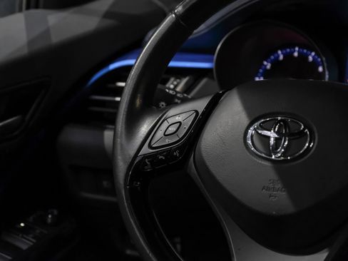 Used 2021 Toyota C-HR XLE image 18