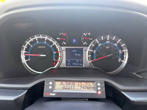 Used 2018 Toyota 4Runner TRD Off-Road Premium AWD/4WD image 24