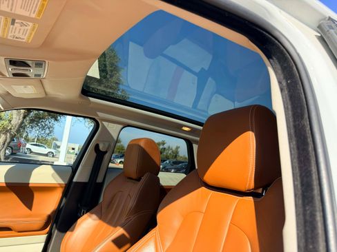 Used 2013 Land Rover Range Rover Evoque Prestige image 12