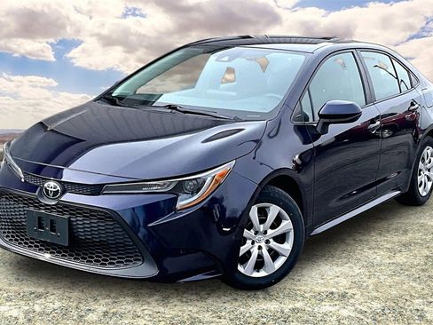 Used 2022 Toyota Corolla LE image 3