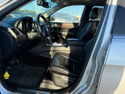 Used 2013 Jeep Grand Cherokee Limited w/ Trailer Tow Group IV AWD/4WD image 2