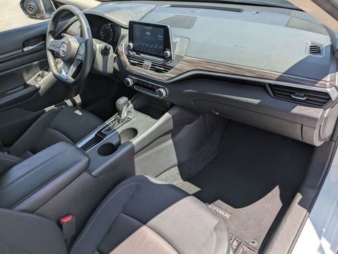 Used 2025 Nissan Altima 2.5 SV FWD image 33