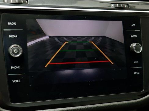 Used 2021 Volkswagen Tiguan SE image 8