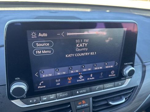 Used 2025 Nissan Altima 2.5 SV FWD image 12