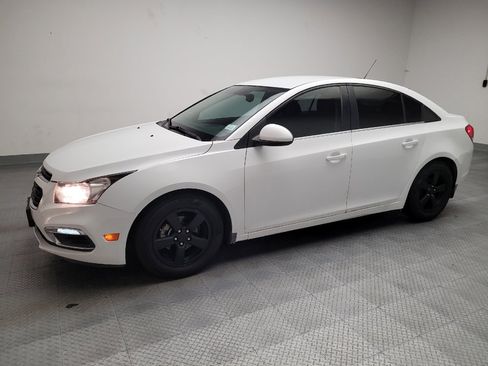 Used 2015 Chevrolet Cruze LT w/ Technology Package image 2