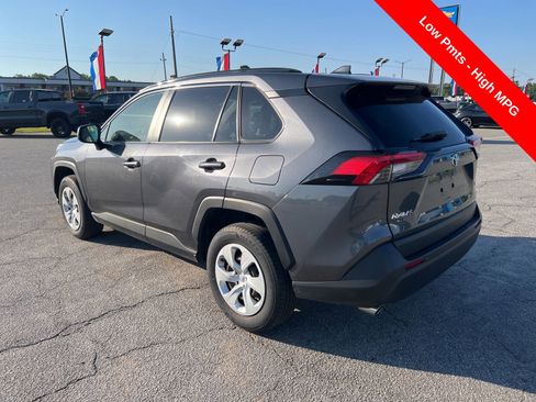 Used 2020 Toyota RAV4 LE FWD image 3